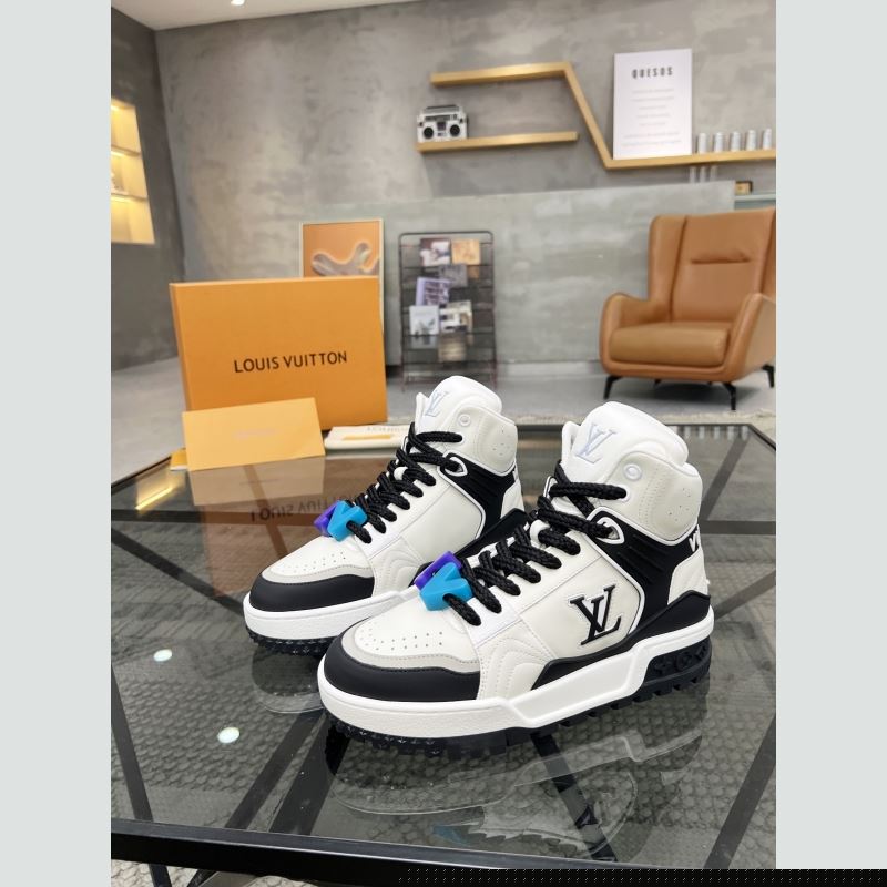 l**is V*t*n sneakers